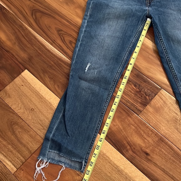 Levi’s Custom Cut Ankle Step Fray Jeans - Picture 5 of 10